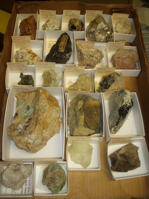 Flat of assorted New England minerald