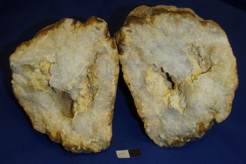 Quartz geode altering to secondary chalcedony, from Meade Co., KY. 2 cm scale.