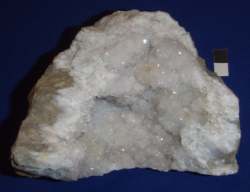 Slightly amethystine quartz geode from Meade Co., KY. 2 cm scale.