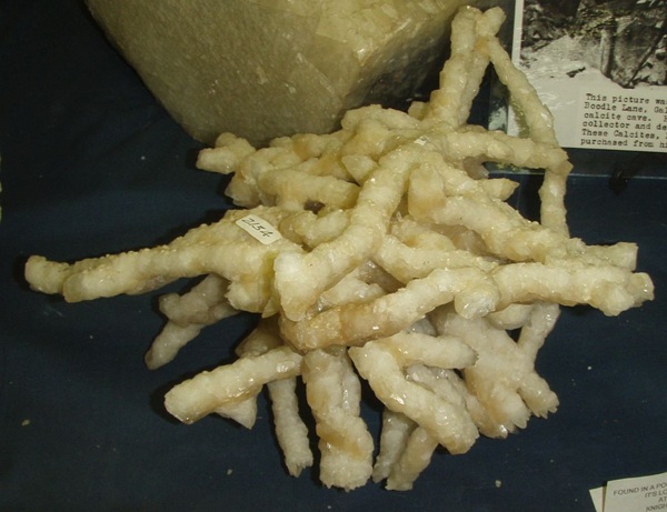 Photo C6, Calcite in intergrown crystals, from the Knight mine. Ben E. Clement Mineral Museum specimen.