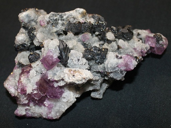 Photo Sp3, Sphalerite, Quartz, and fluorite from the Davis-Deardorff mine complex, 18 cm specimen. Ben E. Clement Mineral Museum specimen.