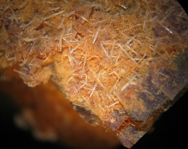 Photo Q4, Needle-like quartz crystals coating corroded fluorite collected at Conn's mine in 1984. The crystals are full of holes, visible by electron microphotography. FOV ~2 cm